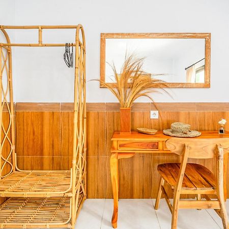 Pantai Guesthouse Canggu Exterior photo